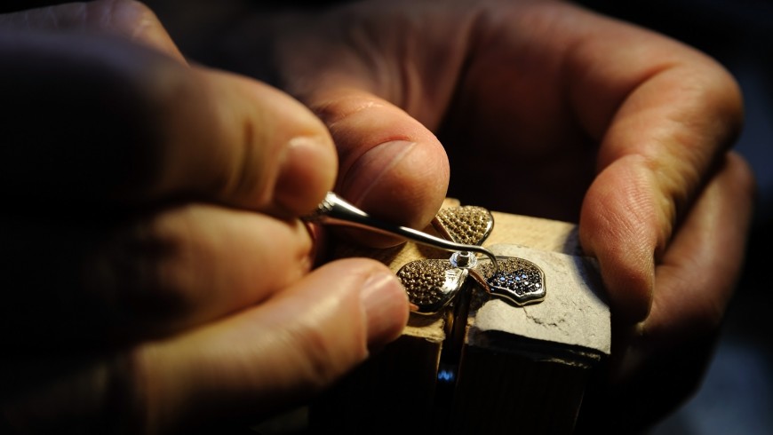 Unlocking the Value: A Guide to Evaluating the Worth of Your Vintage Jewellery